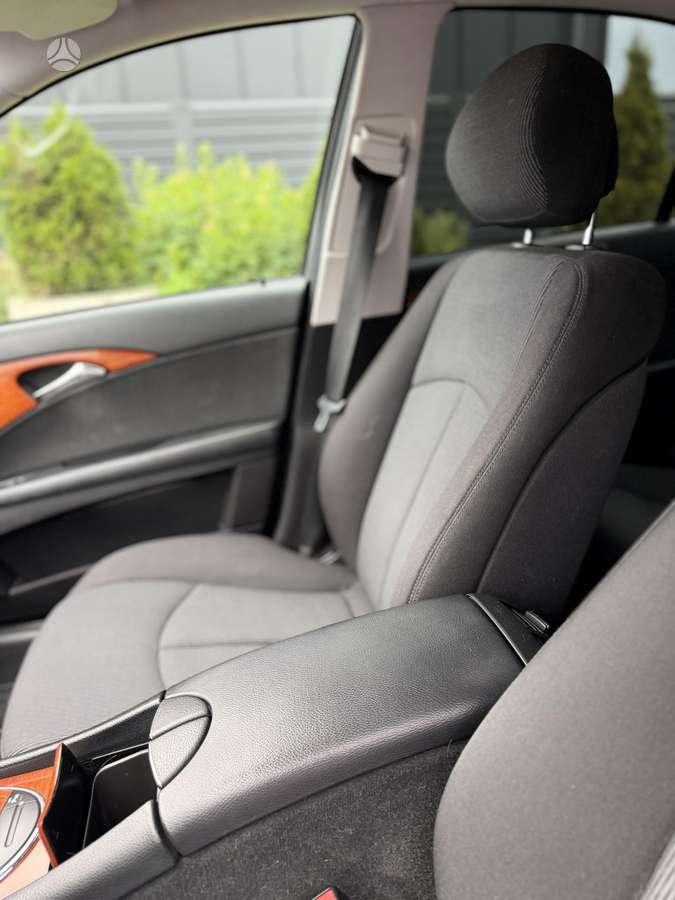Mercedes-Benz E200, 2.2 l., Седан