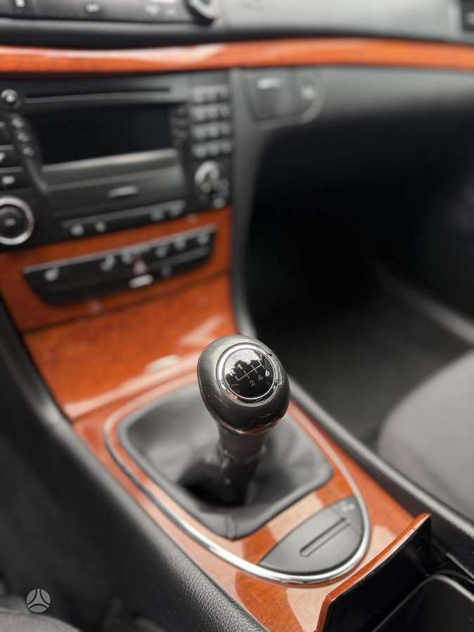 Mercedes-Benz E200, 2.2 l., Седан