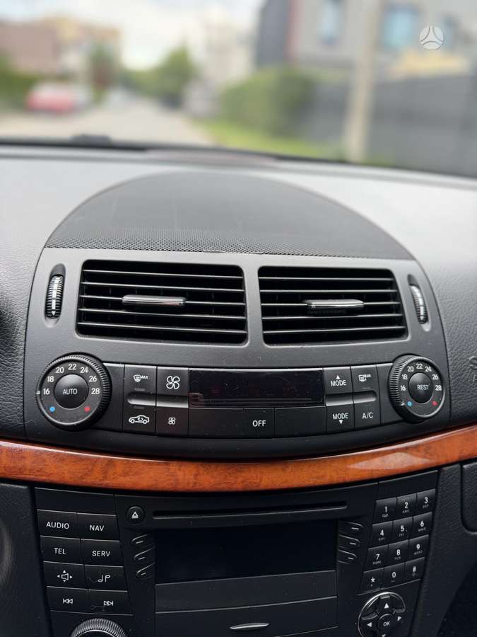 Mercedes-Benz E200, 2.2 l., Седан