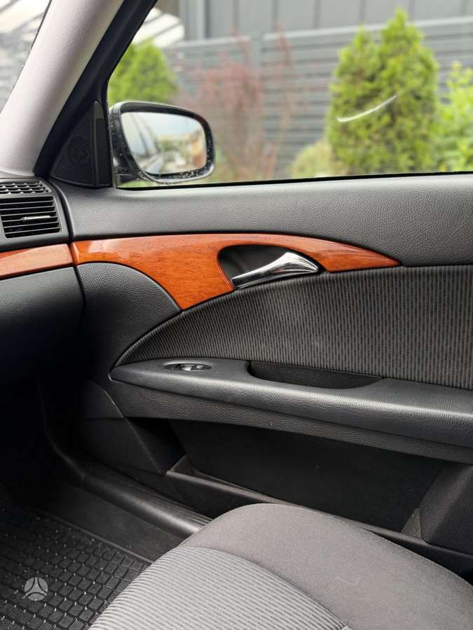 Mercedes-Benz E200, 2.2 l., Седан