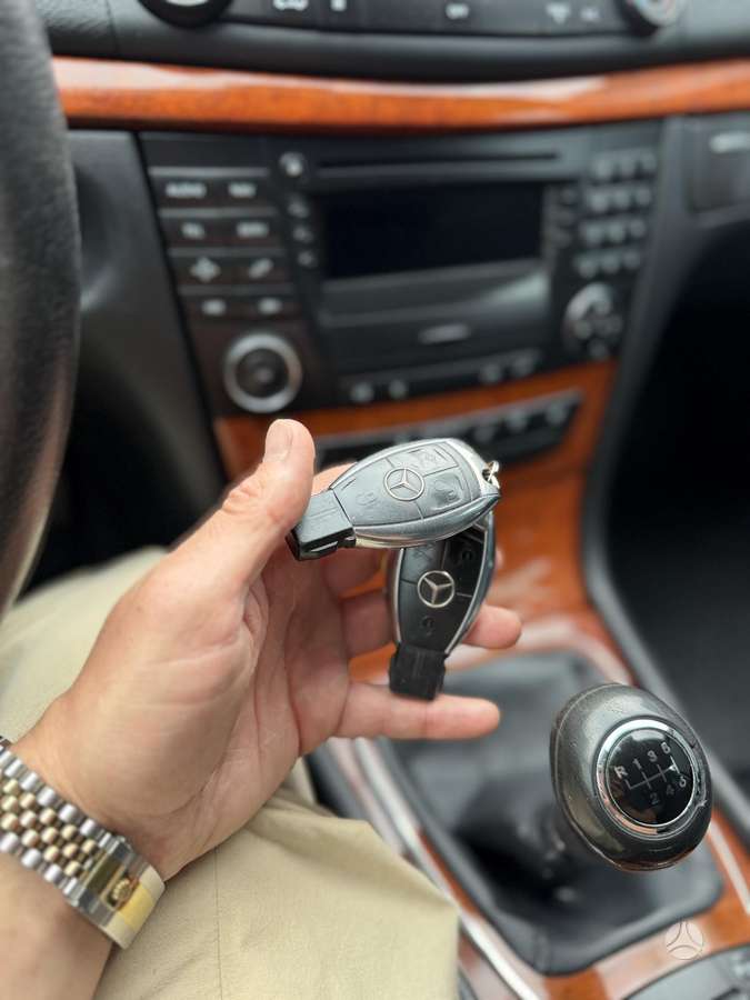Mercedes-Benz E200, 2.2 l., Седан