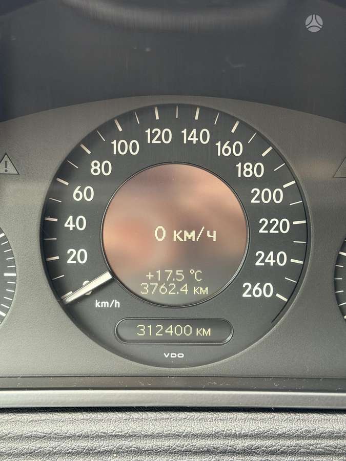 Mercedes-Benz E200, 2.2 l., Седан