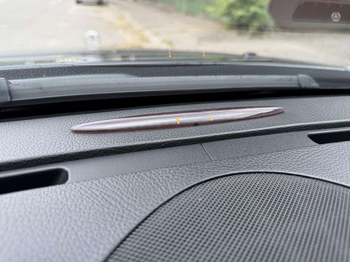 Mercedes-Benz E200, 2.2 l., Седан