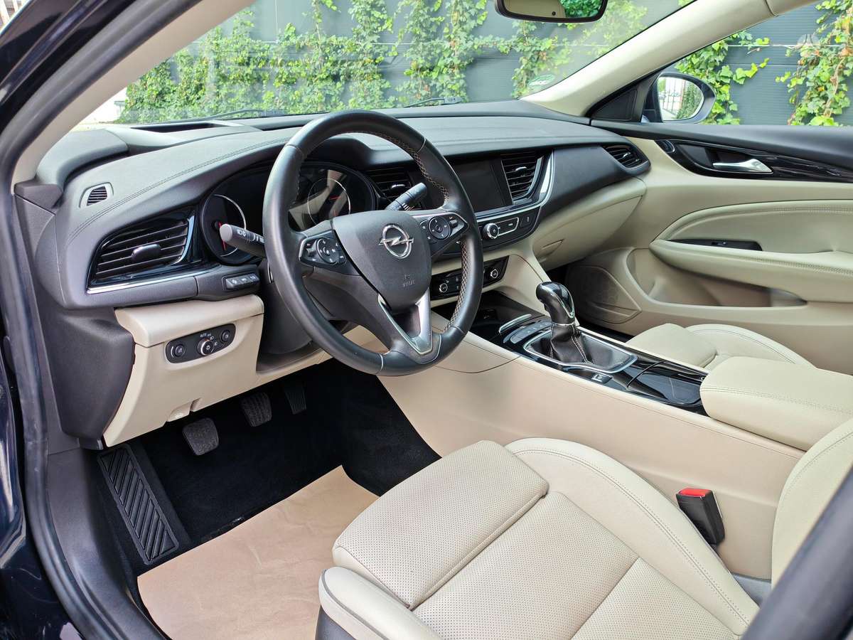 Opel Insignia, 2.0 l., hatchback