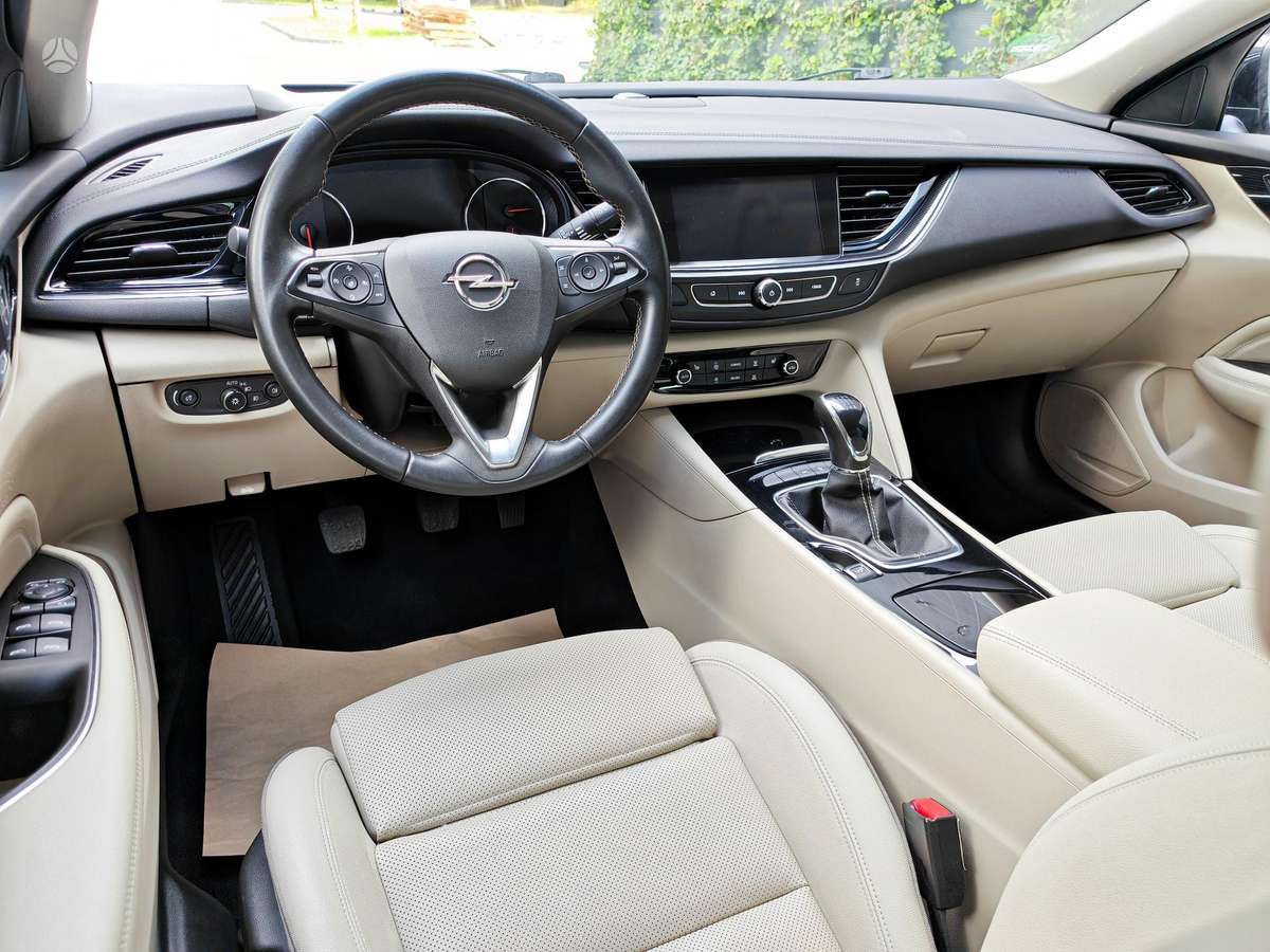 Opel Insignia, 2.0 l., hatchback