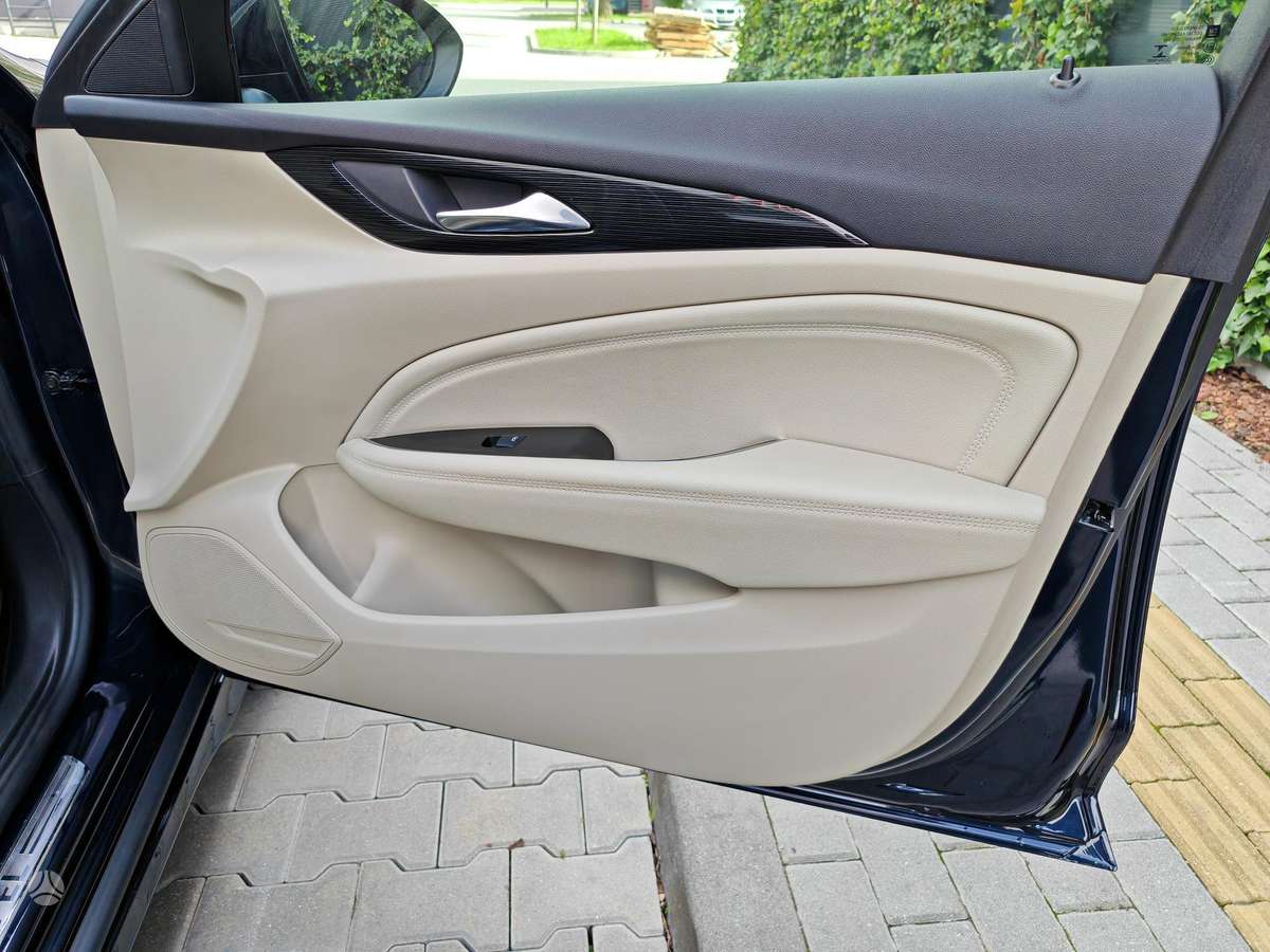 Opel Insignia, 2.0 l., hatchback