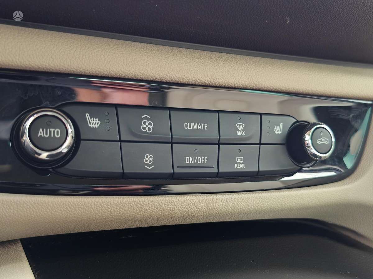 Opel Insignia, 2.0 l., hatchback
