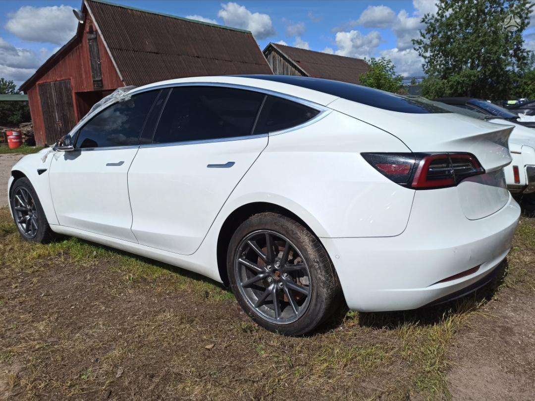 Tesla Model 3, 52 кВт·ч, Седан