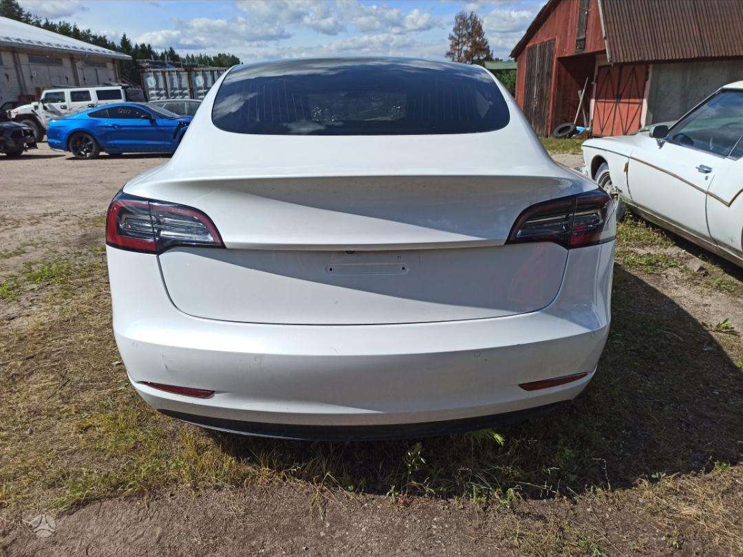 Tesla Model 3 - 6