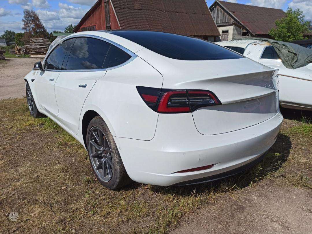 Tesla Model 3, 52 кВт·ч, Седан