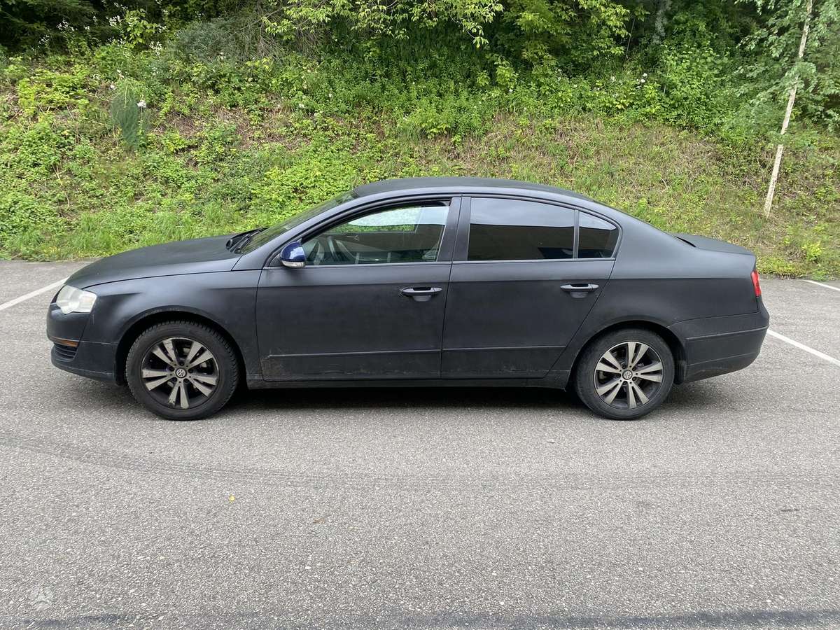 Volkswagen Passat - 1