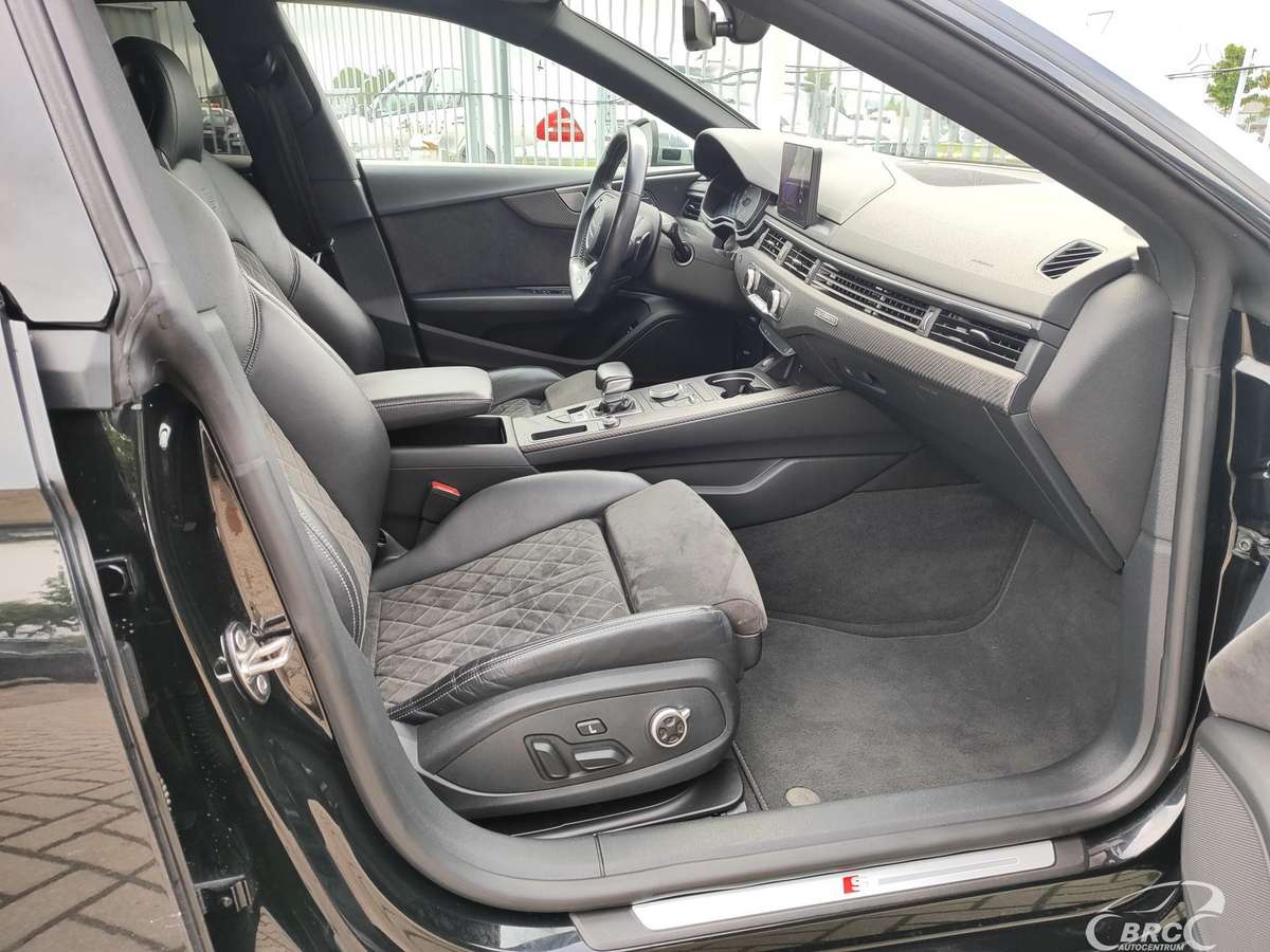 Audi S5, 3.0 l., Седан