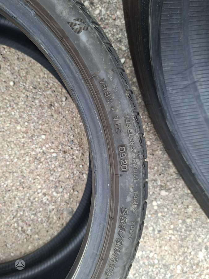 Bridgestone, vasaras 235/35 R19
