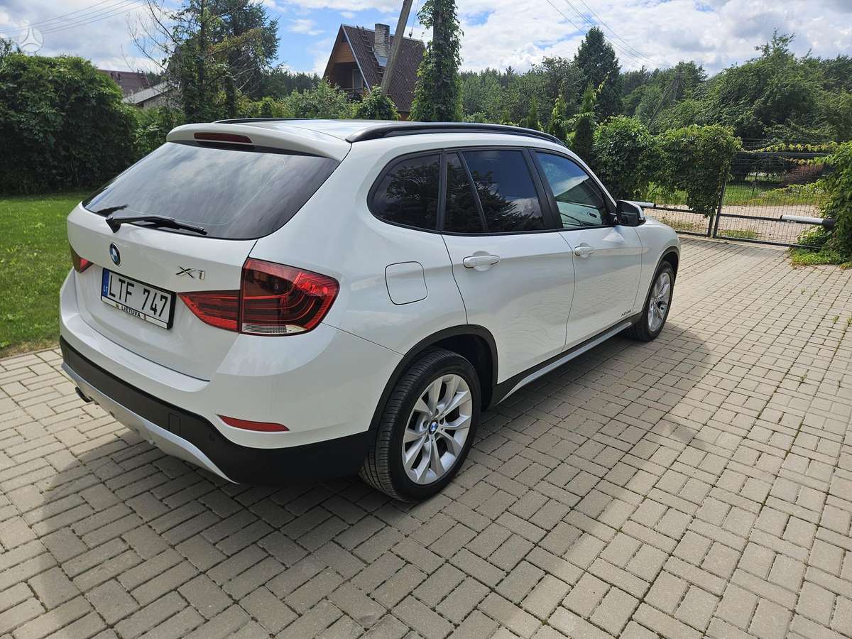BMW X1, 2.0 l., Внедорожник / Кроссовер