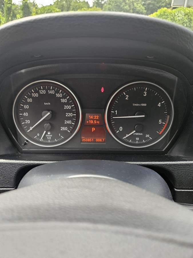 BMW X1, 2.0 l., Внедорожник / Кроссовер