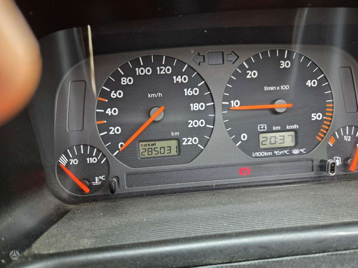 Volkswagen Golf - 11
