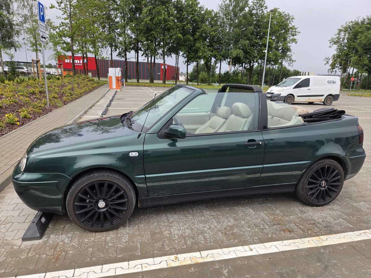 Volkswagen Golf - 1