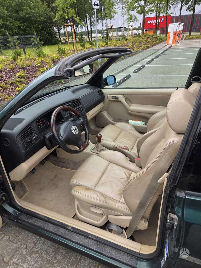 Volkswagen Golf - 4