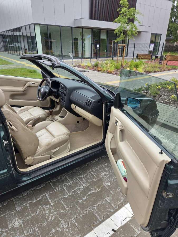 Volkswagen Golf - 6