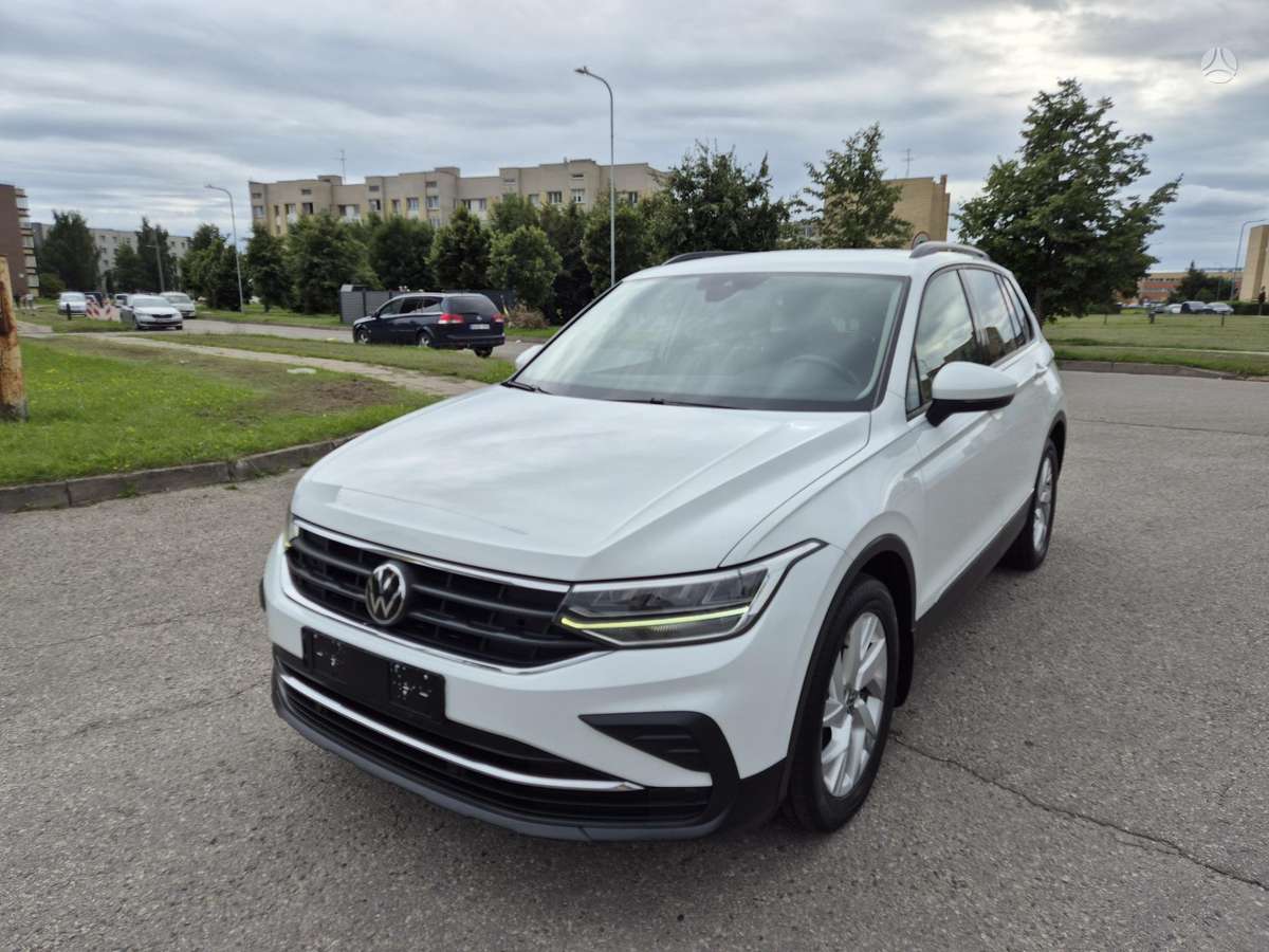 Volkswagen Tiguan - 1