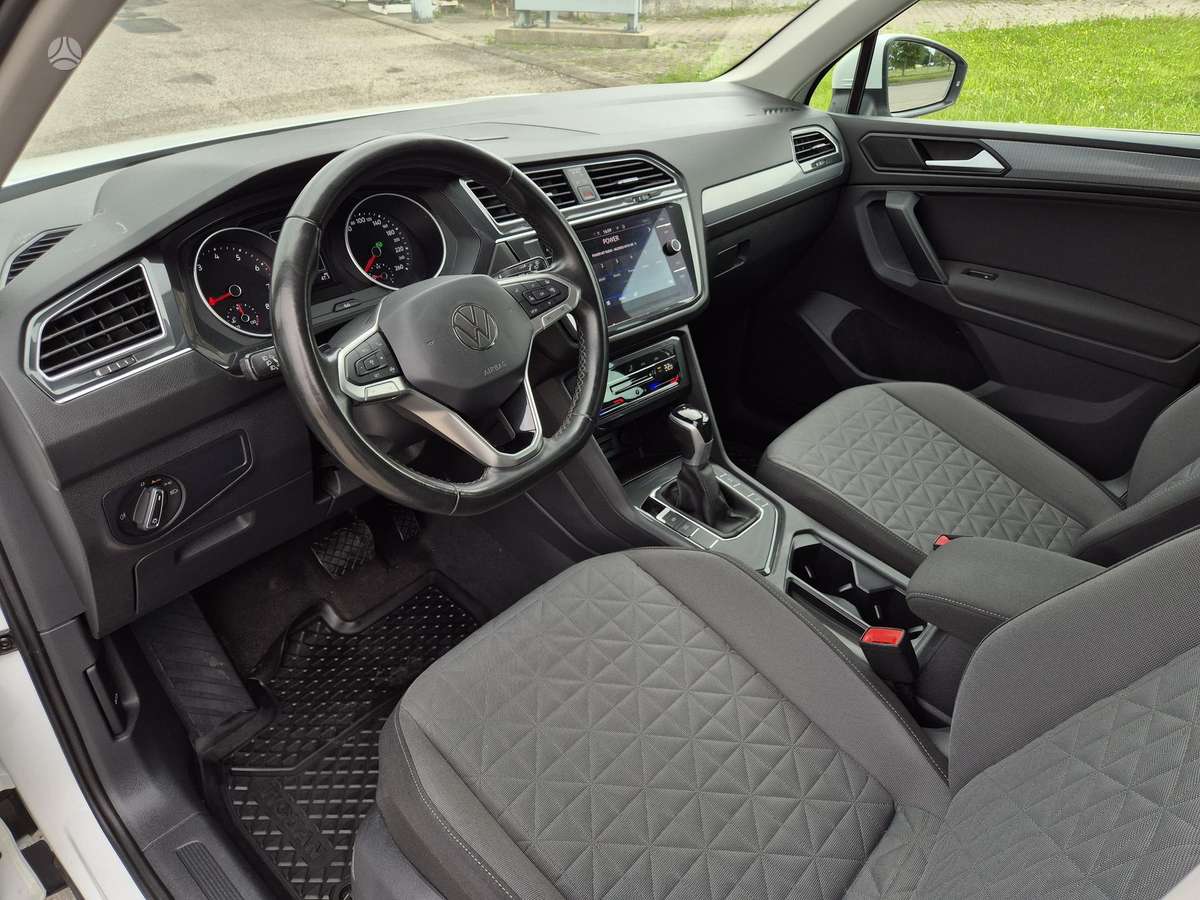 Volkswagen Tiguan - 10