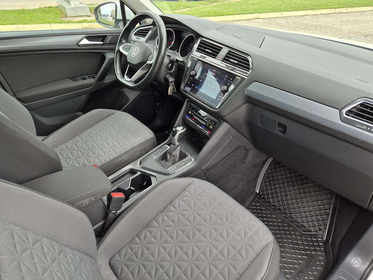 Volkswagen Tiguan - 11