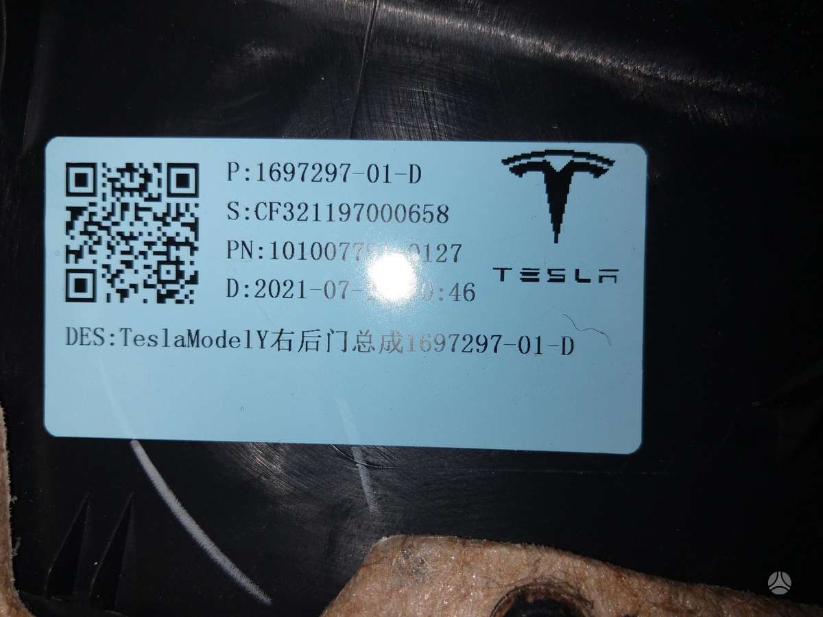 Tesla Model Y двери, стёкла