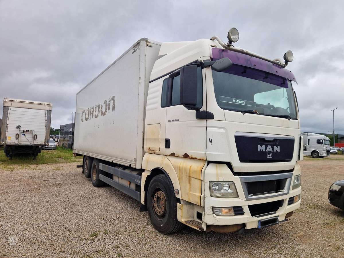 MAN TGX 26.440, kietašoniai