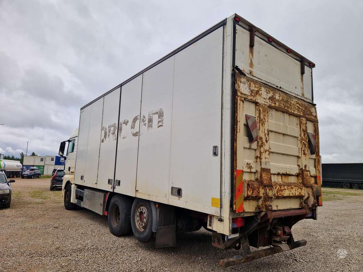 MAN TGX 26.440, kietašoniai