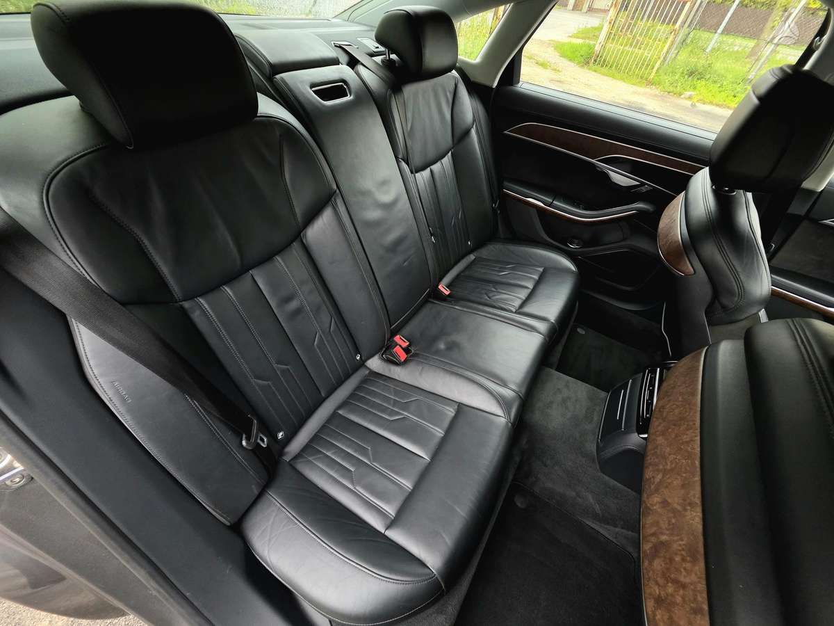 Audi A8, 3.0 l., sedanas