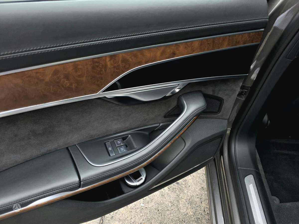Audi A8, 3.0 l., sedanas