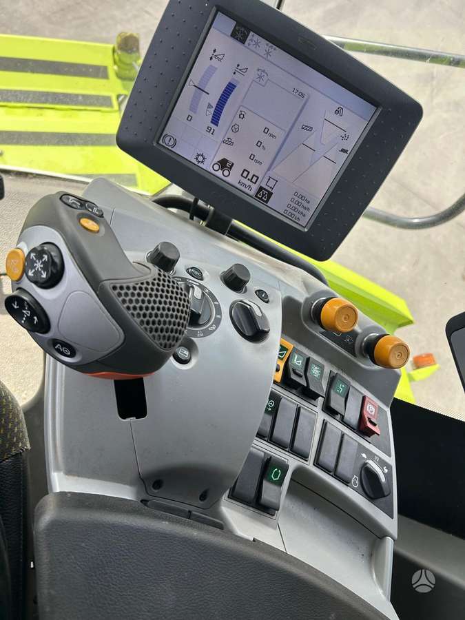 Claas Lexion 770TT, combine harvesters