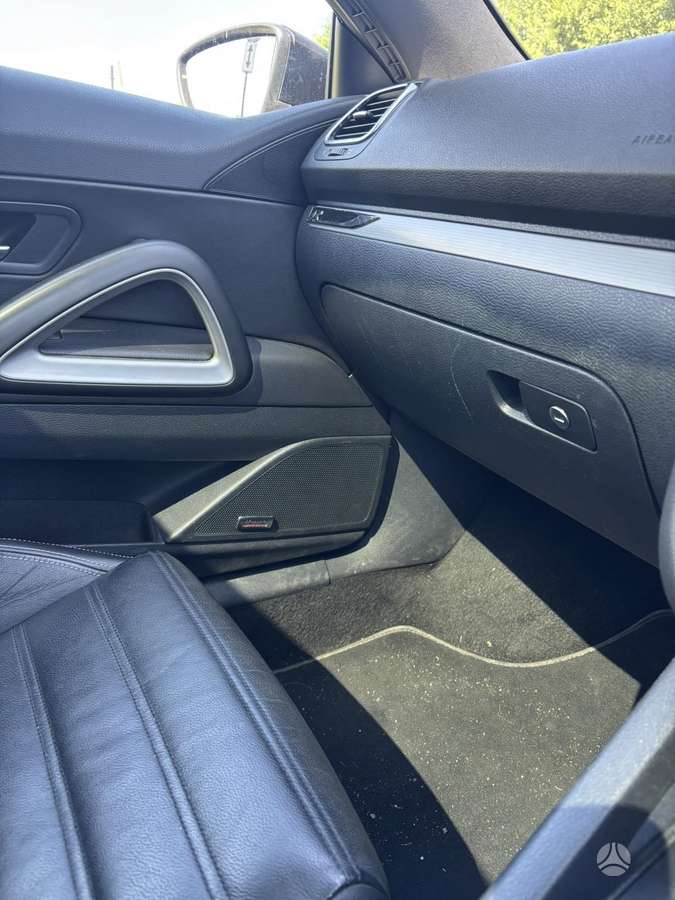 Volkswagen Scirocco R line apdaila salonas