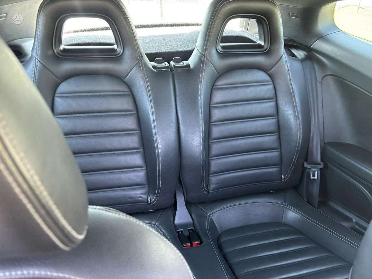 Volkswagen Scirocco R line apdaila salonas