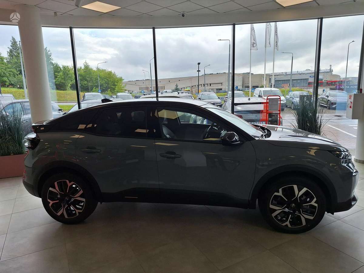 Citroen C4, 1.2 l., hatchback