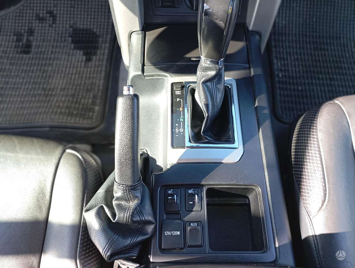 Toyota Land Cruiser - 10