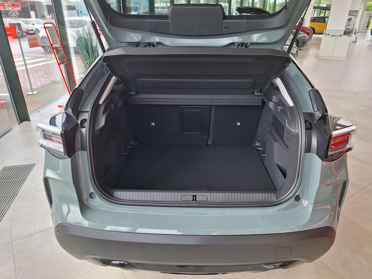 Citroen C4, 1.2 l., hatchback