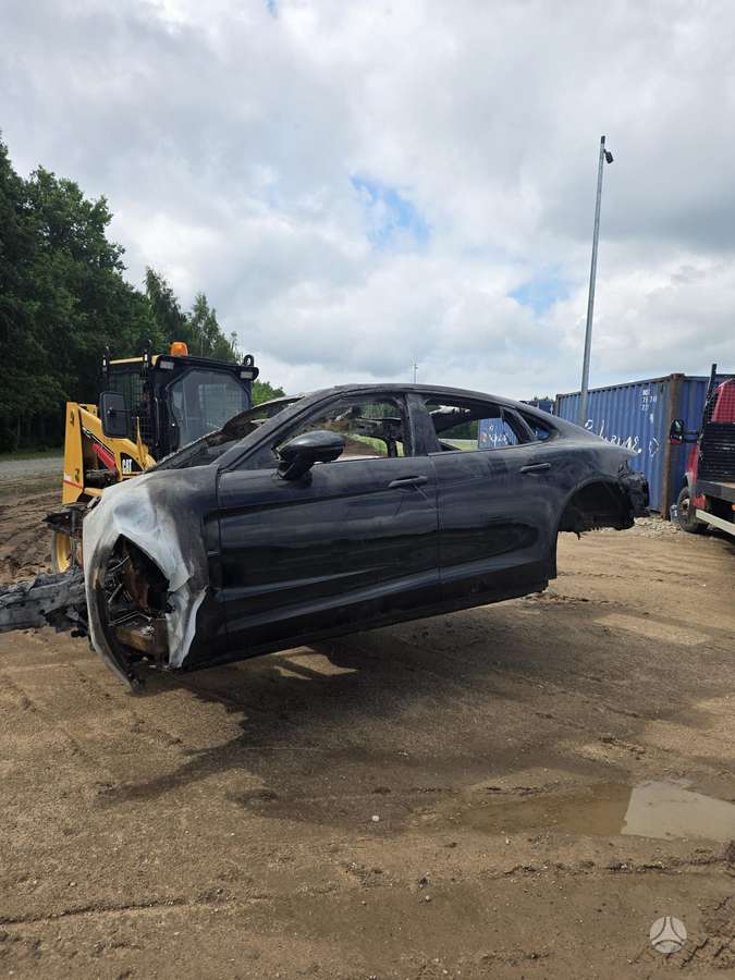 Porsche Panamera kėbulo dalys