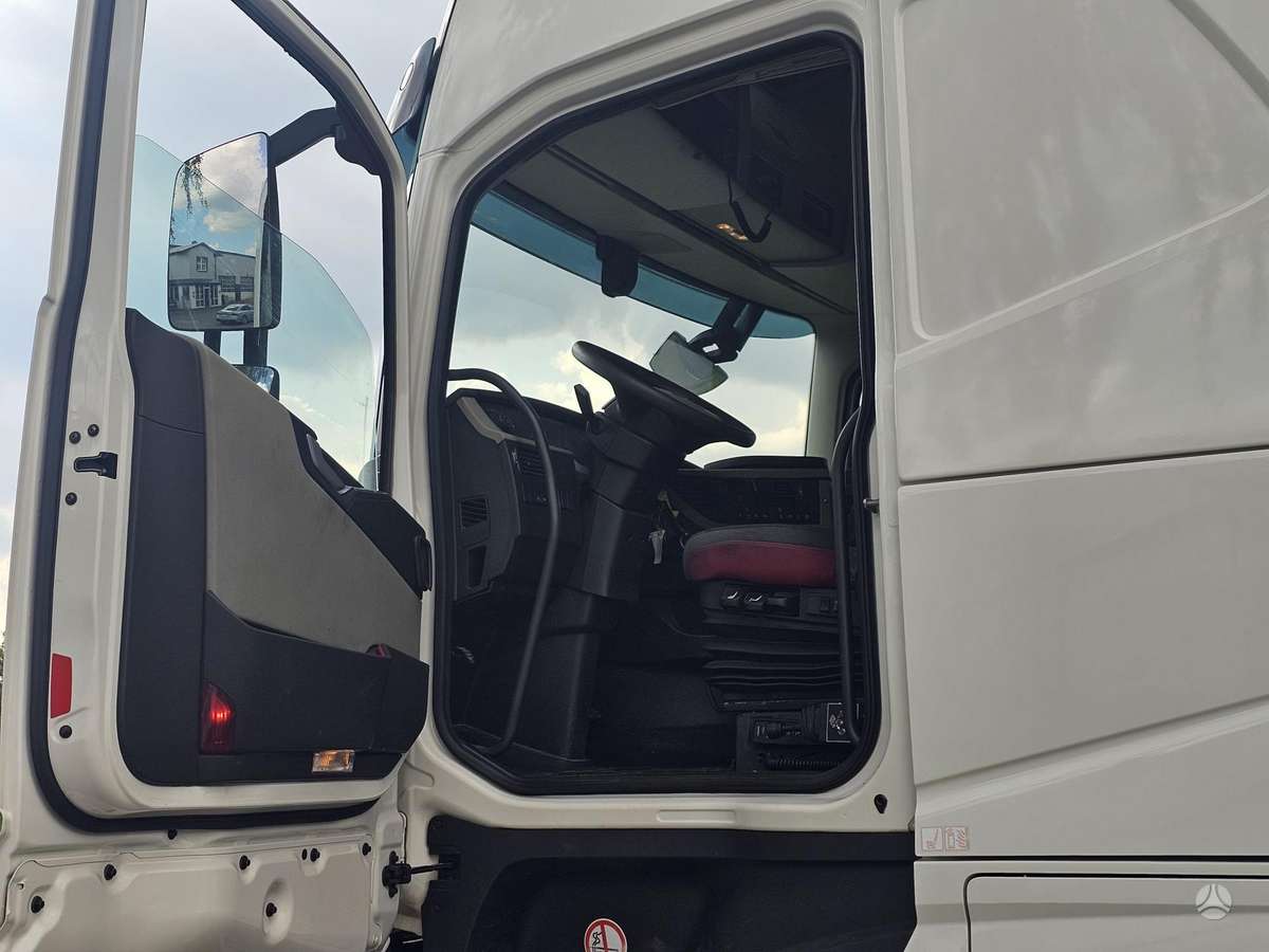 Volvo FH460, double sleeper