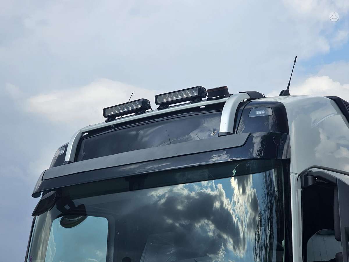 Volvo FH460, double sleeper