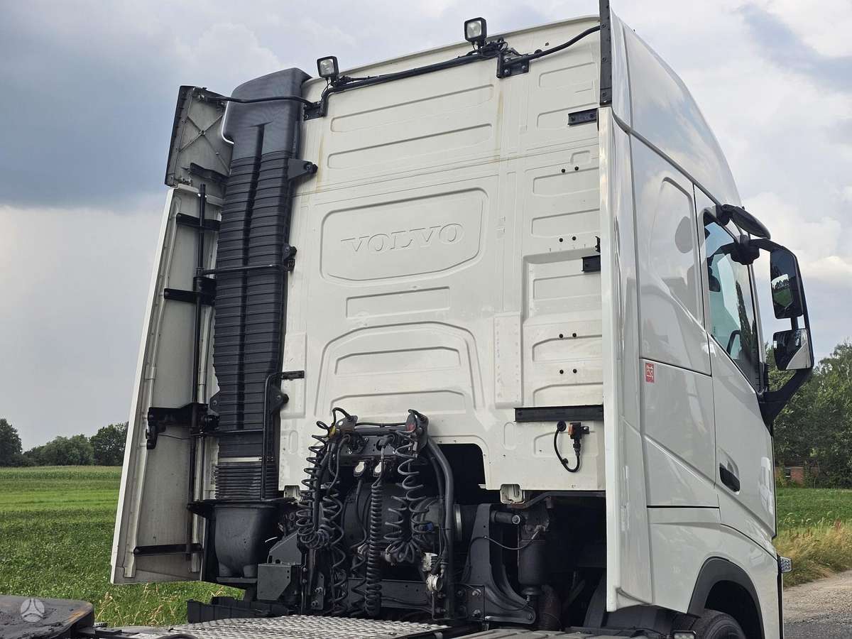 Volvo FH460, double sleeper
