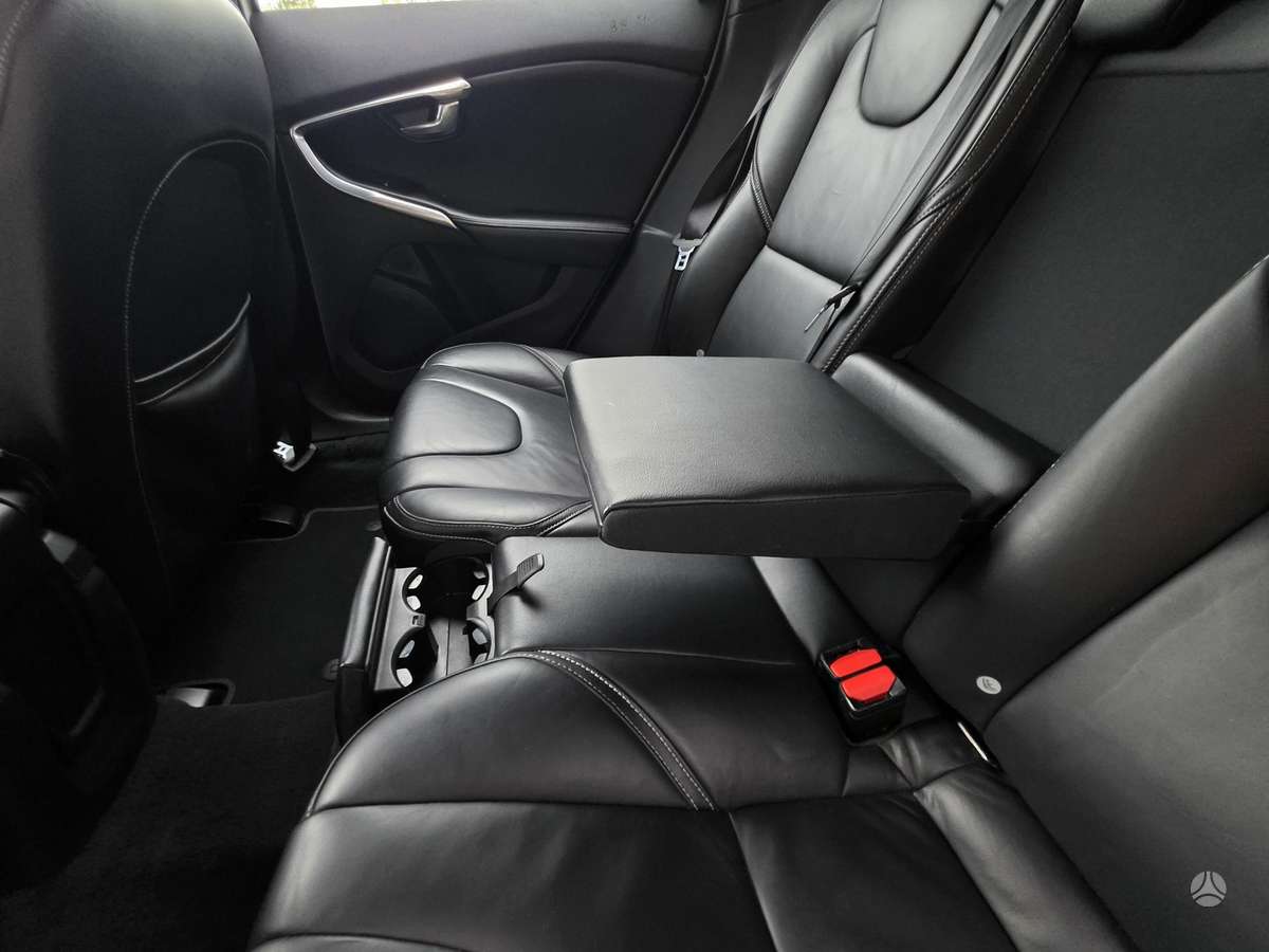 Volvo V40, 2.0 l., Хэтчбек