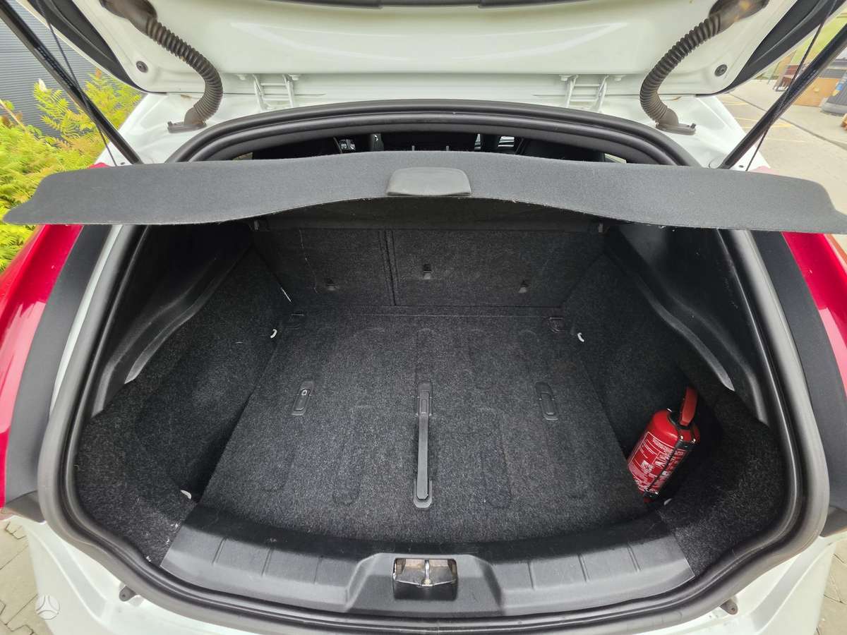 Volvo V40, 2.0 l., Хэтчбек