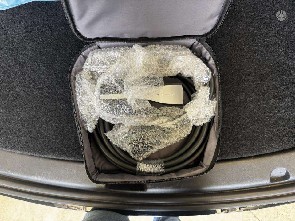 Tesla Model Y, 75 kWh, hatchback