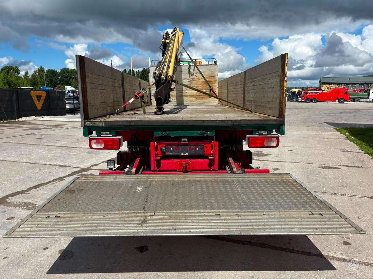 DAF CF 75.310 4x2, su kranu