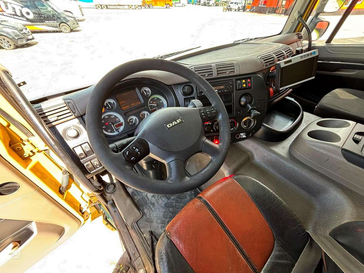DAF CF 75.310 4x2, su kranu