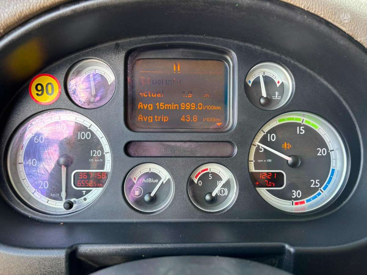 DAF CF 75.310 4x2, su kranu