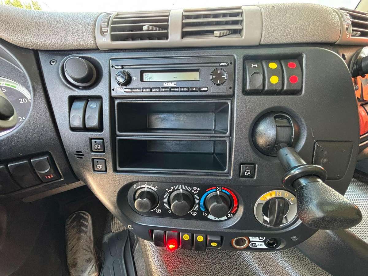 DAF CF 75.310 4x2, su kranu