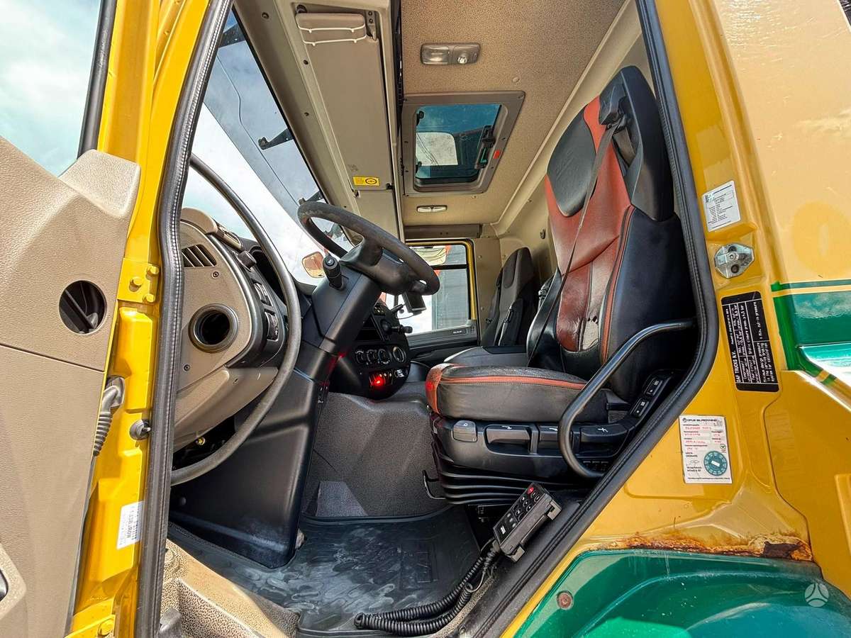 DAF CF 75.310 4x2, su kranu