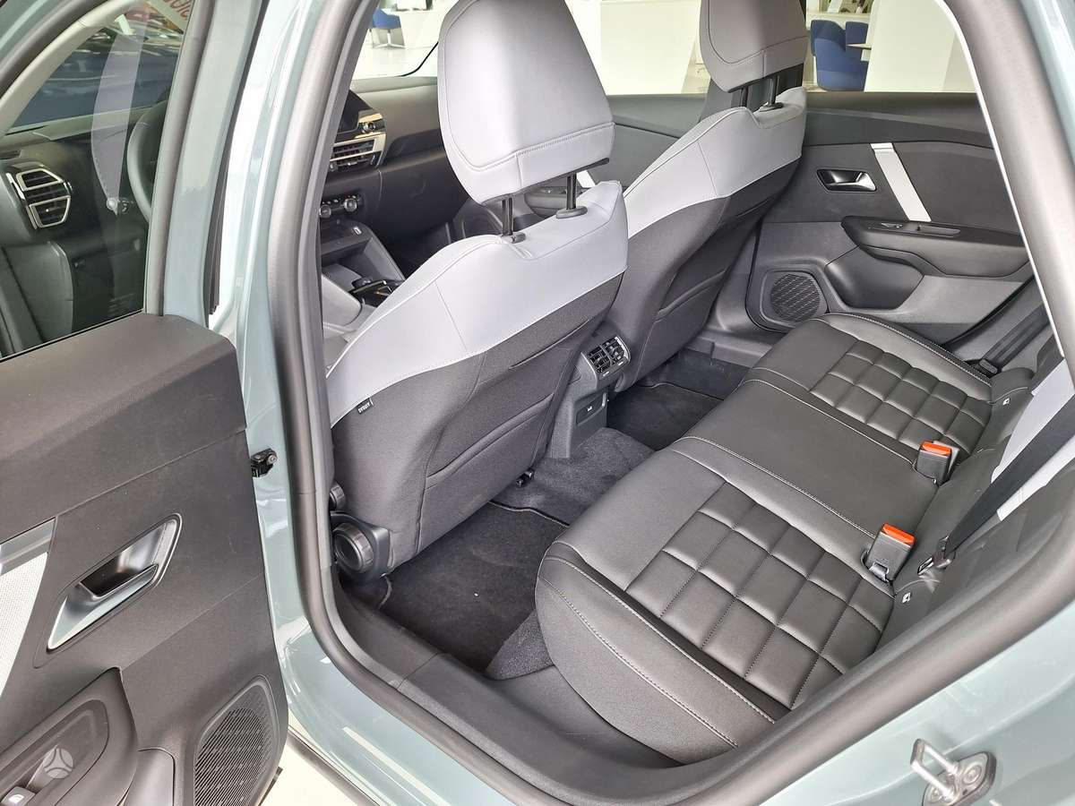 Citroen C4, 1.2 l., hatchback